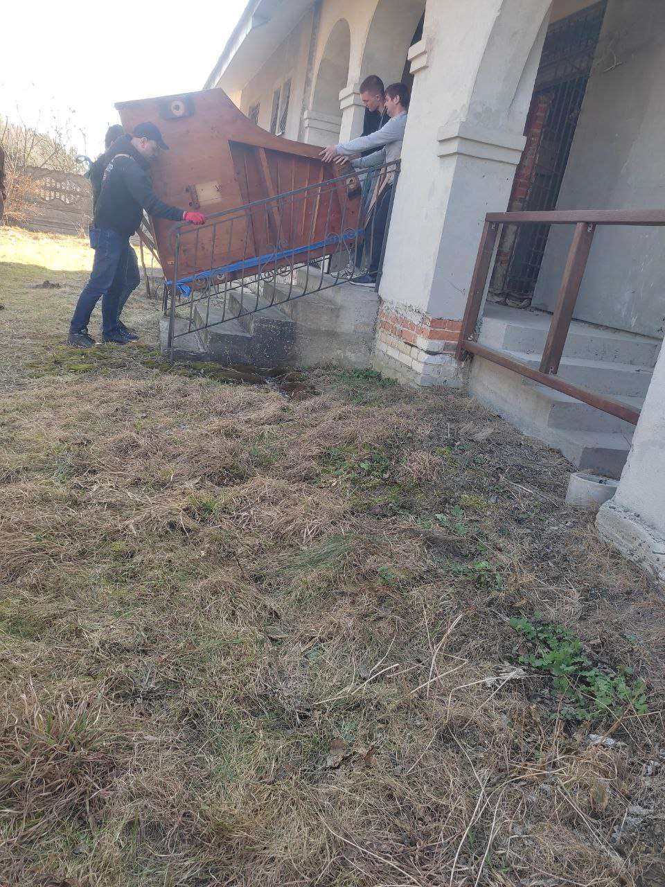 перенесення роялю Львів